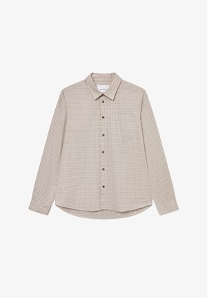 Rjava in bež karirasta srajca z dolgimi rokavi, s kragnico na gumb, sprednjim žepom in rjavimi gumbi, z ukrivljenim robom.