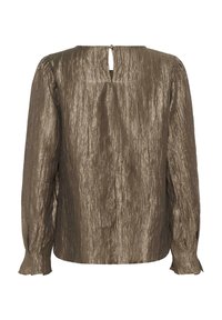 Blusa lunga a maniche con texture increspata di colore marrone metallico, scollo rotondo, chiusura con occhiello e bottoni sul retro e leggero gonfiore delle maniche.