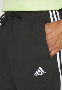 adidas Sportswear AEROREADY ESSENTIALS SINGLE  3-STRIPES SHORTS - Sportske kratke hlače - black/white