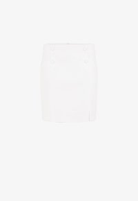 Falda blanca de longitud hasta la rodilla hecha de una tela suave, con dos botones circulares en la parte delantera y una abertura lateral para facilitar el movimiento.