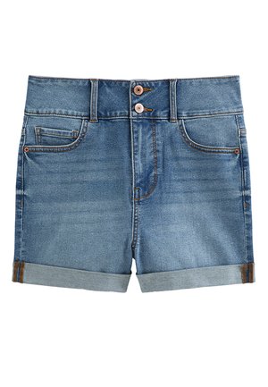 Short en denim bleu avec revers roulés, fermeture à boutons sur le devant, passants pour ceinture, et poches avant et arrière.