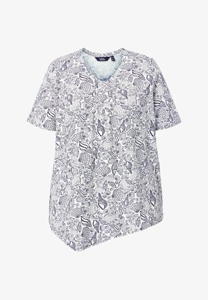 Bílá blůza s krátkým rukávem s modrým vzorem mušlí, výstřihem do V a plisovaným předním detailem.