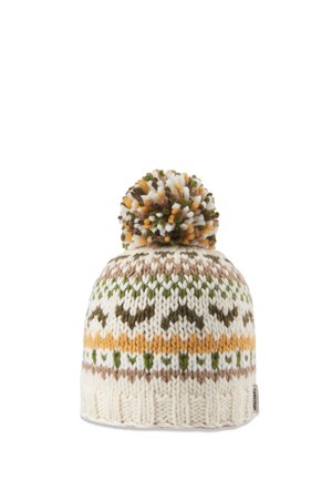 Bonnet d'hiver tricoté avec pompon sur le dessus, présentant des rayures à motifs blanc, vert, marron et jaune, isolé sur fond blanc.