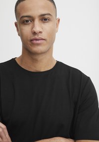 Blend BHTee - Pamata T-krekls - black