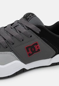DC Shoes CENTRAL - Sapatilhas - black/grey/red