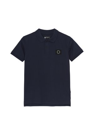 Polo en coton bleu marine, doté d'un col, d'une patte de boutonnage à trois boutons et d'un patch noir avec un design circulaire sur la poitrine.