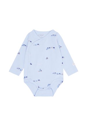 Lyseblå langærmet babybody med små trykte tog og trykknapper foran og i bunden til lukning.