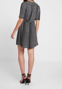 Vero Moda Vapaa-ajan mekko - black