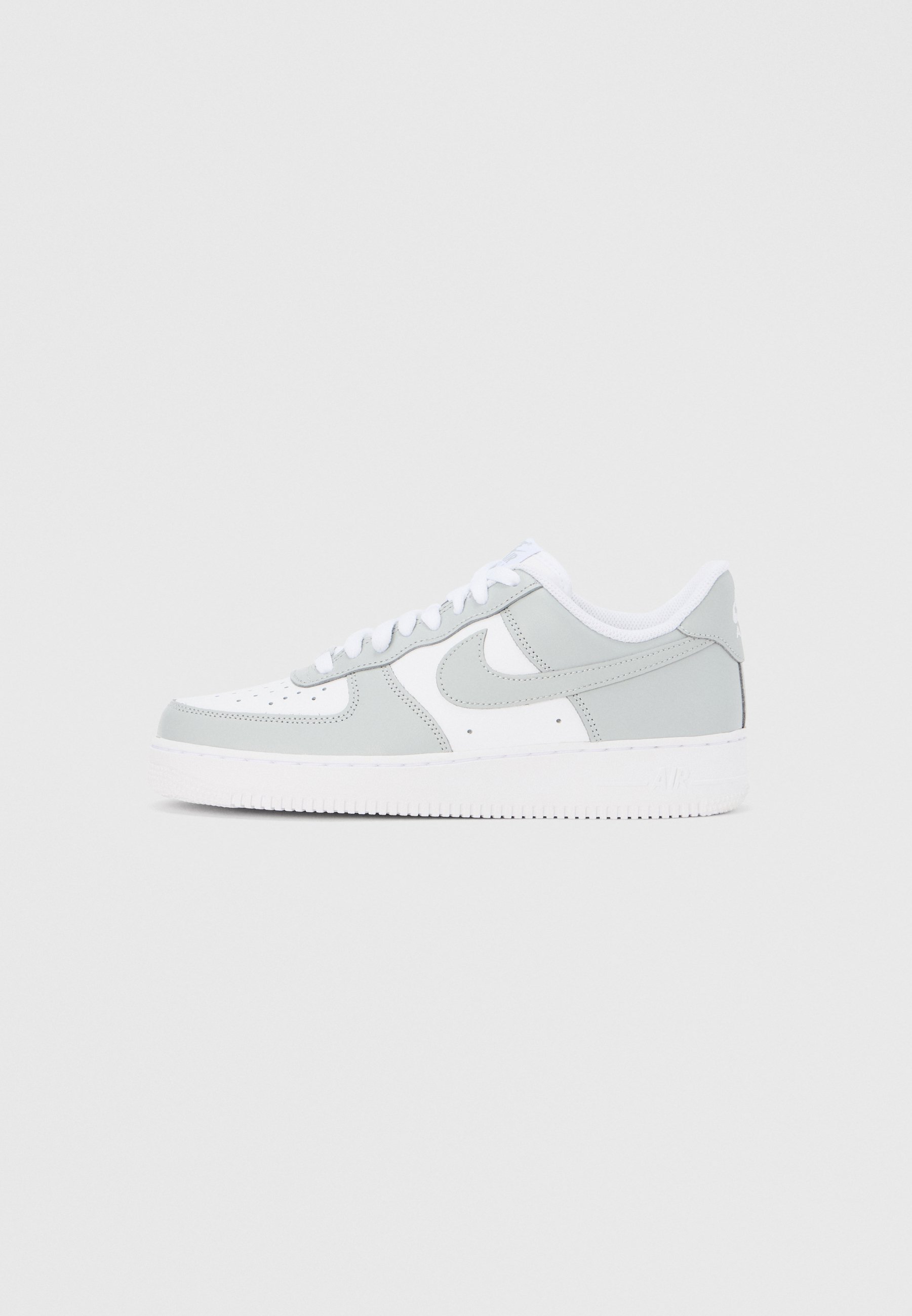 nike air force 1 junior white and grey