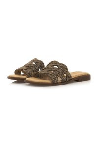 Sandali slide intrecciati marroni con suola piatta, caratterizzati da fascette incrociate realizzate in materiale testurizzato e un plantare imbottito.