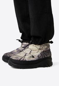 The North Face NUPTSE TRACTION CHUKKA - Vinterstövlar - image lift camo white d