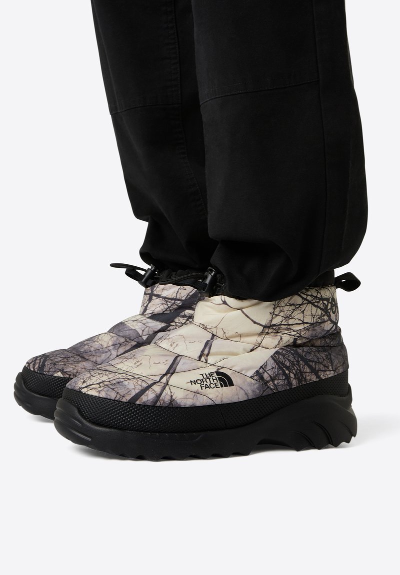 The North Face NUPTSE TRACTION CHUKKA - Vinterstövlar - image lift camo white d