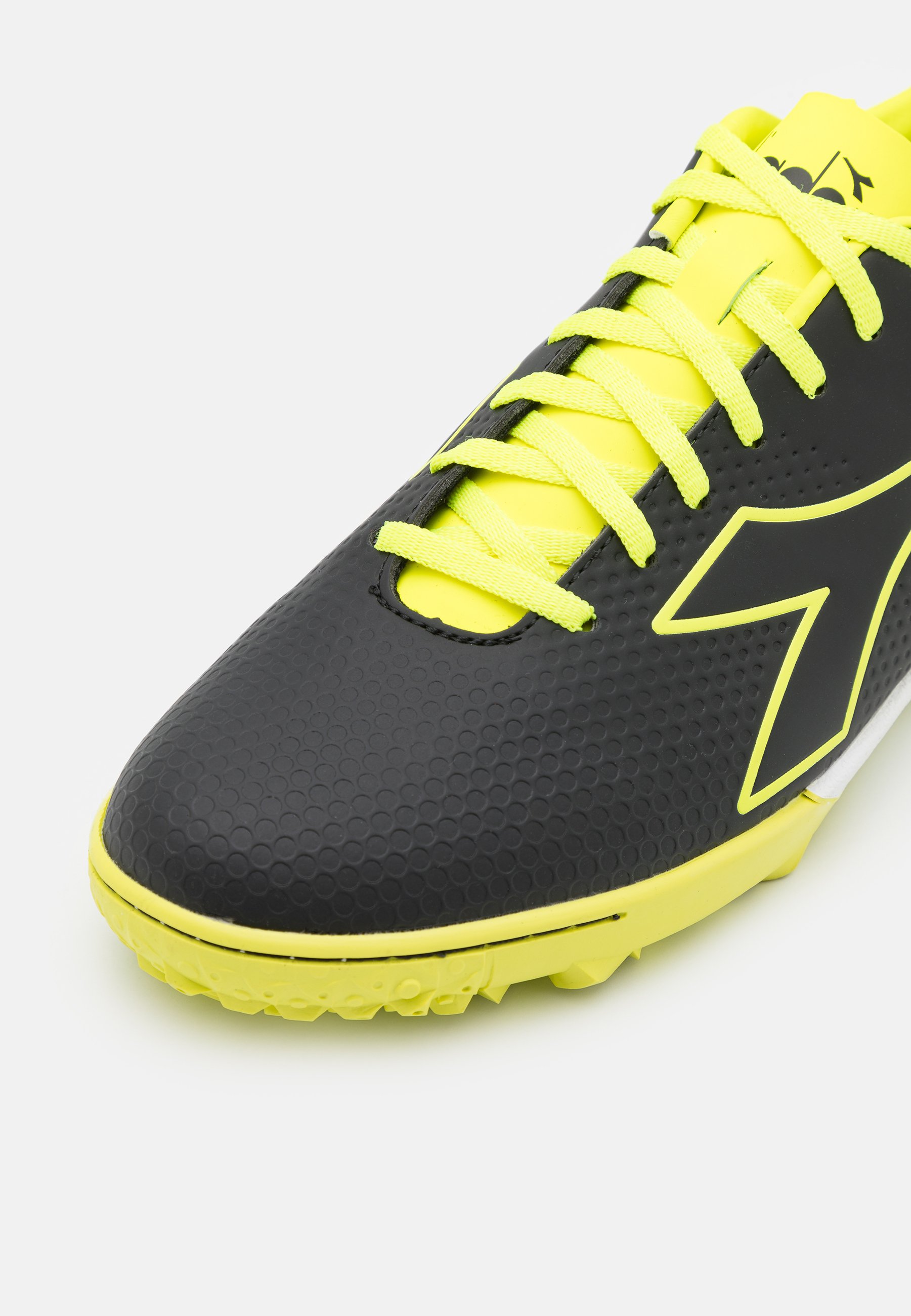 diadora astro turf boots