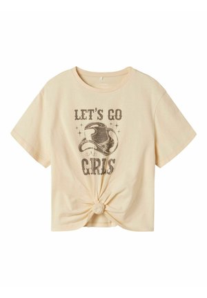Jasno beżowy, krótki t-shirt z węzłem, z graficznym nadrukiem kapelusza kowbojskiego i napisem "LET'S GO GIRLS" w brązowym kolorze.