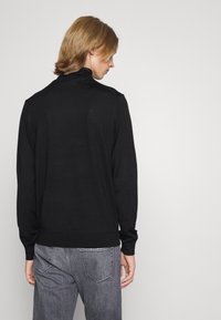 Selected Homme SLHTOWN ROLL B NOOS - Jersey de punto - black