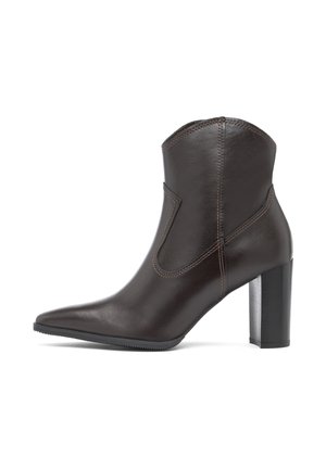 Dunkelbrauner Leder-Stiefelette mit spitzer Kappe, klobigem Absatz und dekorativen Nähten entlang der Seiten und des oberen Randes.