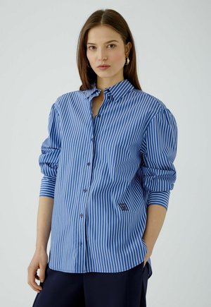 Oui, HEMDBLUSE - Button-down blouse - blue white