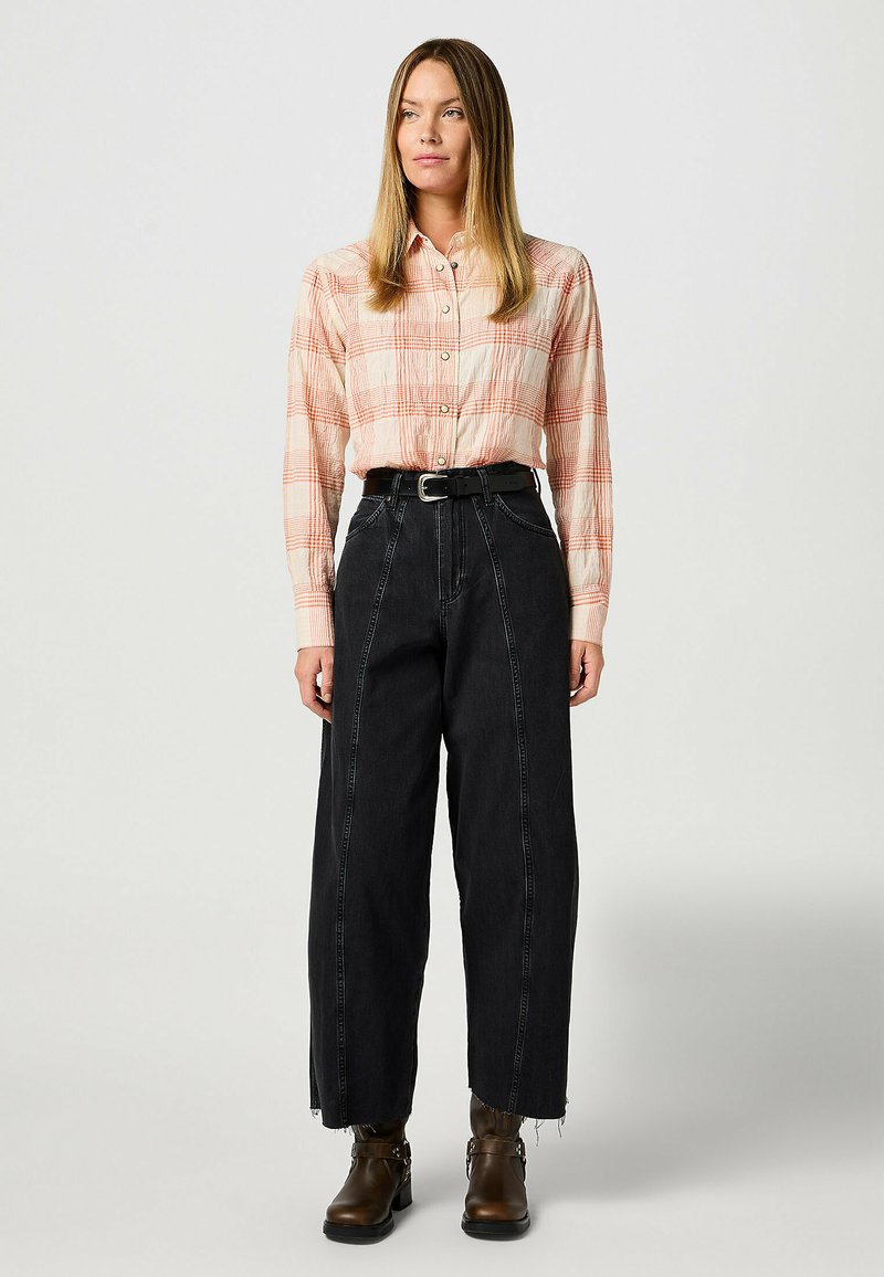 Wrangler Relaxed fit jeans zwart denim/blackdenim