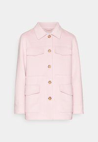 Veste rose clair avec col, fermeture à boutons et quatre poches à rabat, deux sur la poitrine et deux à la taille.