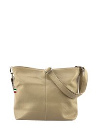 Beige leren handtas met een gestructureerd oppervlak, ritssluiting en verstelbare schouderband. Voorzien van een klein Italiaans vlaggetje als bedeltje aan de zijkant.