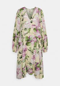 Vestido floral com decote em V, mangas bufantes longas e design em camadas. Apresenta grandes estampas de peônias cor-de-rosa sobre um fundo amarelo claro.
