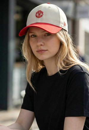 New Era, 9FORTY MINI LOGO MANCHESTER UNITED UNISEX - Squadra - beige