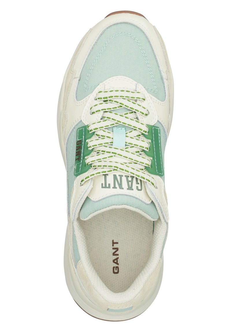 Schuh mit einem cremefarbenen und hellblauen Obermaterial, grünen Akzenten und strukturierten Details. Verfügt über ein Schnürdesign mit einer gepolsterten Sohle und Branding.