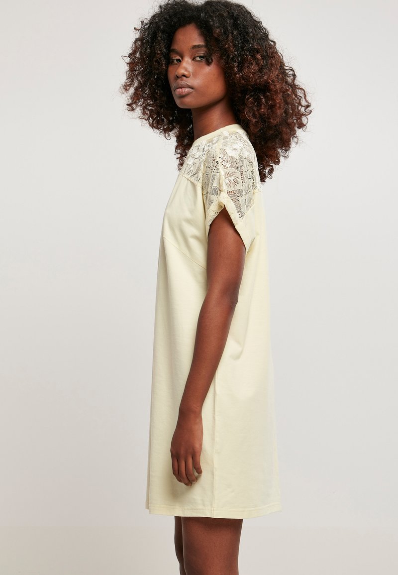 Damen Freizeitkleider | Urban Classics LADIES LACE TEE DRESS Freizeitkleid softyellow/gelb - NR44373 Damen Freizeitkleider | Urban Classics LADIES LACE TEE DRESS Freizeitkleid softyellow/gelb - NR44373