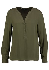 Blouse vert olive à manches longues avec un col en V, trois boutons sur la patte de boutonnage et des poignets à texture lisse. Tissu léger.