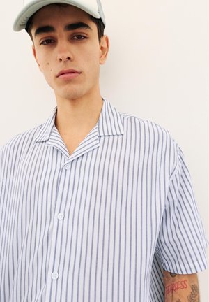 PULL&BEAR, SHORT SLEEVE - Košeľa - blue