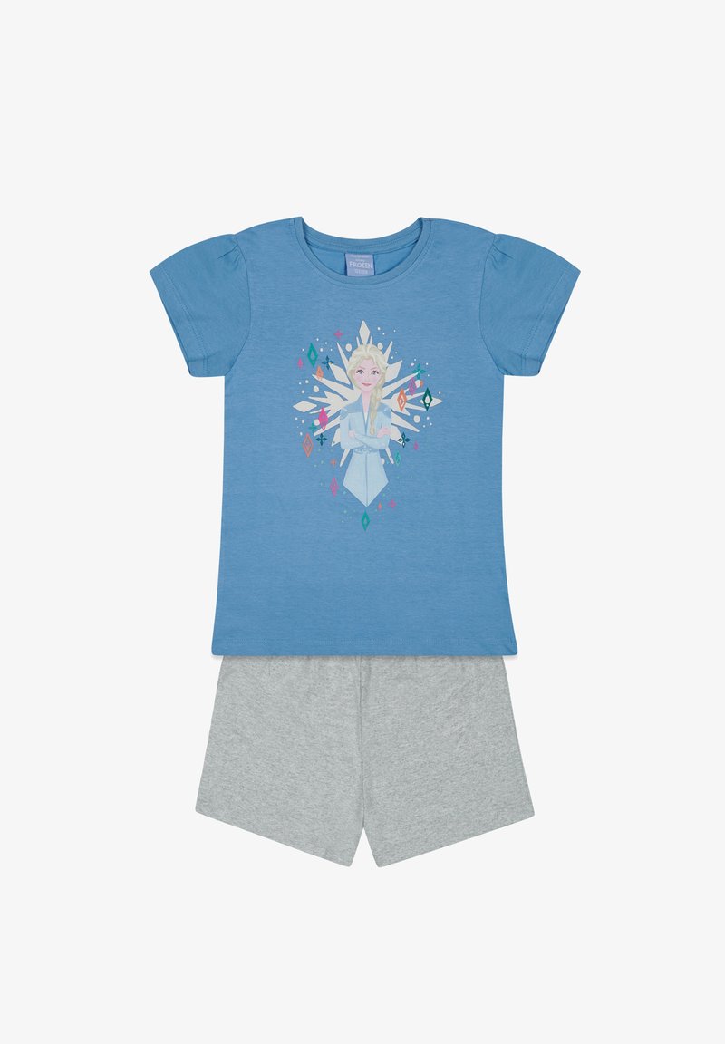 Camiseta de algodón azul con mangas cortas abullonadas que presenta un gráfico de un personaje con un vestido azul claro, combinado con pantalones cortos de algodón grises.