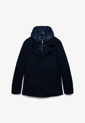 Cappotto doppiopetto blu navy con un esterno testurizzato e cappuccio trapuntato. Presenta grandi bottoni e tasche laterali.