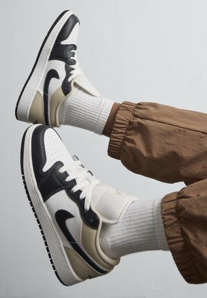 AIR JORDAN 1 UNISEX - Baskets basses - summit white/off noir rattan