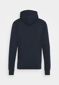 Sudadera con capucha de color azul marino, hecha de una suave mezcla de algodón. Cuenta con un bolsillo tipo canguro y puños acanalados. Diseño simple sin logotipos visibles.