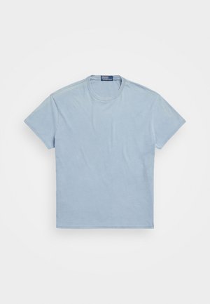 Himmelblaues Baumwoll-T-Shirt mit kurzen Ärmeln, Rundhalsausschnitt und glatter Textur. Minimalistisches Design, keine Muster oder Akzente.