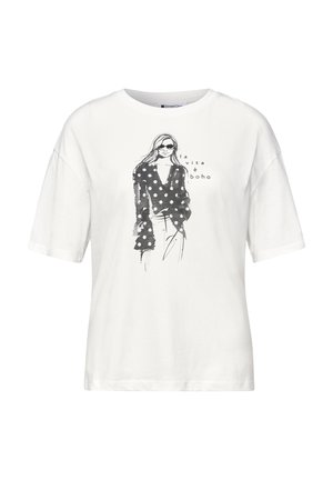 T-shirt blanc à manches courtes avec un croquis noir d'une femme portant un chemisier à pois et des lunettes de soleil, avec le texte "la vita è boho" sur le devant.