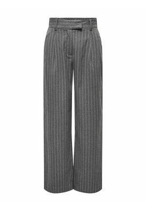 Grå bukser med vide ben med lodrette hvide nålestriber og et matchende stofbælte i taljen.