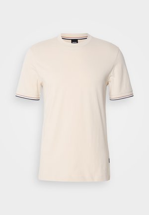 Tricou bej cu mânecă scurtă, realizat din bumbac, având guler rotund, detalii contrastante pe mâneci și o etichetă cu logo pe lateral.