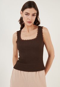 LELA Top - brown
