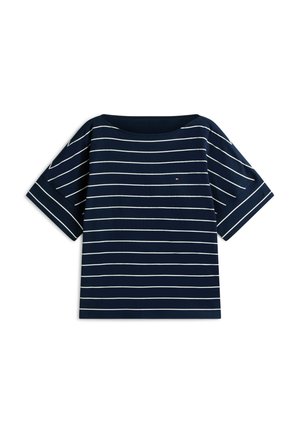 Camicia blu navy a maniche corte con strisce orizzontali bianche e un piccolo logo rosso, bianco e blu sul petto.