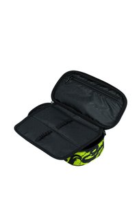 Schwarze und neongrüne Reißverschlusstasche mit einem Innenraum, der Einschubfächer und ein Netzfach enthält. Strukturiert Oberfläche mit einem auffälligen Grafikdesign.