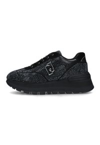 Sneakers sportive nere con superficie testurizzata, ricoperte di piccole strass, dotate di suola spessa e lacci neri. Include dettaglio del logo argentato.