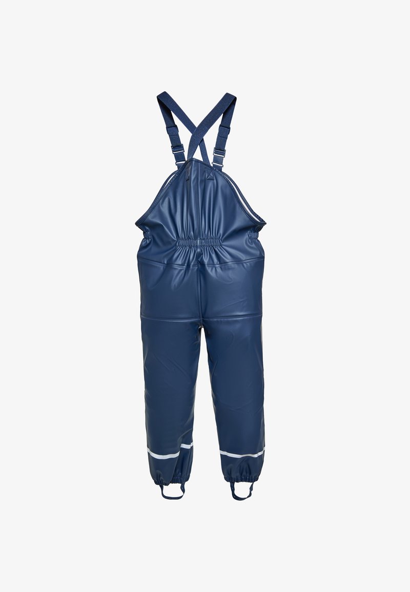 Námornícky modré vodoodolné nohavice v lesklom PVC, so nastaviteľnými prekríženými ramienkami, elastickým pásom a reflexnými pruhmi na členkoch.