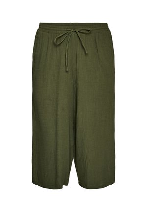Pantalones cortos de pierna ancha en verde oliva con cintura elástica y cordón ajustable, hechos de tela ligera y texturizada.
