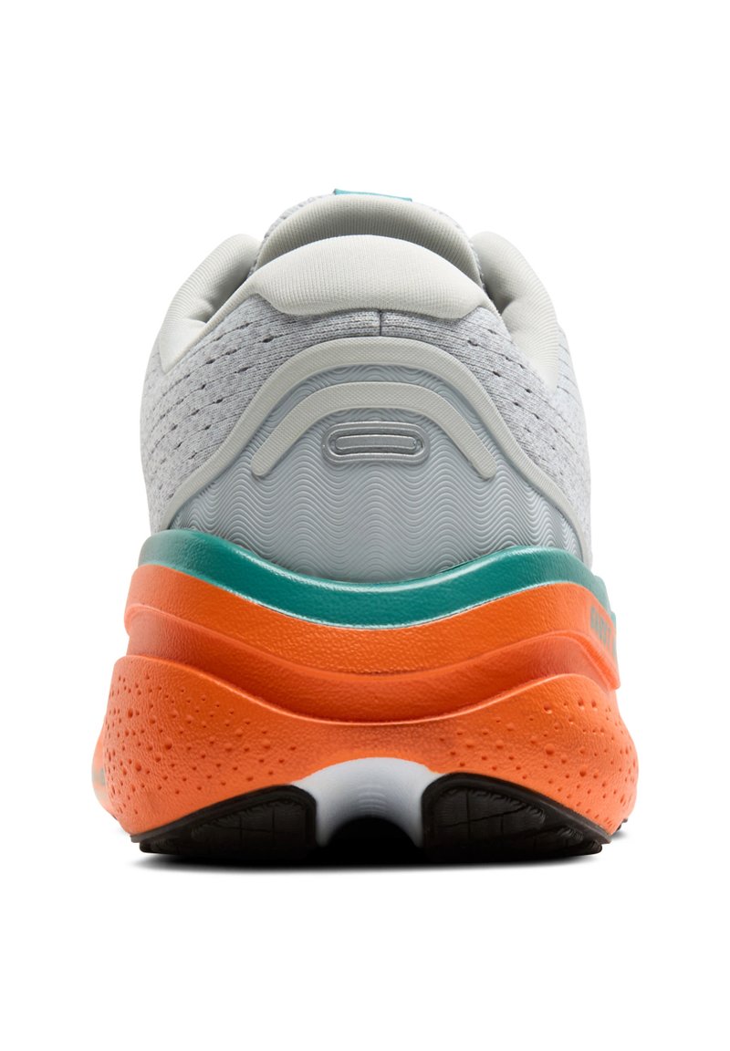 Jasnoszary but sportowy z siateczkową cholewką, turkusowymi i pomarańczowymi akcentami na teksturowanej podeszwie, z zaokrąglonym obcasem i smukłym designem.