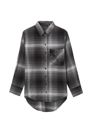Schwarz-weiß kariertes Hemd mit durchgehender Knopfleiste, langen Ärmeln, abgerundetem Saum und einer Brusttasche mit Rautenmuster und Nietenverzierungen.