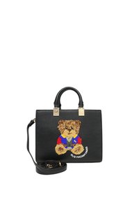 Borsa a mano in pelle nera con ricamo di un orsetto in abbigliamento colorato. Include manici doppi e una tracolla removibile.
