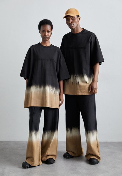 Feng Chen Wang TIE DYE LOGO - Print T-shirt - black/khaki