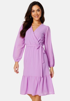 Bubbleroom FRONT WRAP 3/4 SLEEVE MIDI DRESS - Jurk - purple