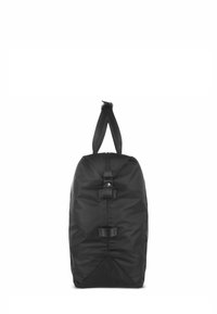 Borsa da viaggio in nylon nero con forma rettangolare, caratterizzata da due cinghie decorative e una chiusura con zip sulla parte superiore. Texture liscia e design minimal.